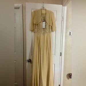 Elegant Cream Wedding Dress with Jacket